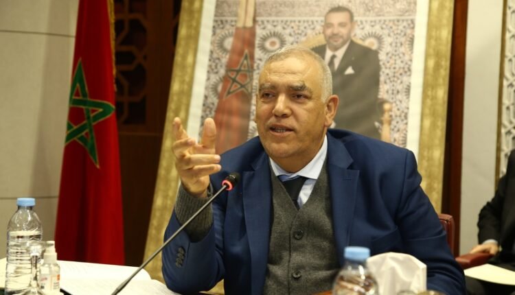 الداخلية-تعتمد-“الرقمنة”-لتطهير-قطاع-سيارات-الأجرة-وإحصاء-السائقين-المزاولين