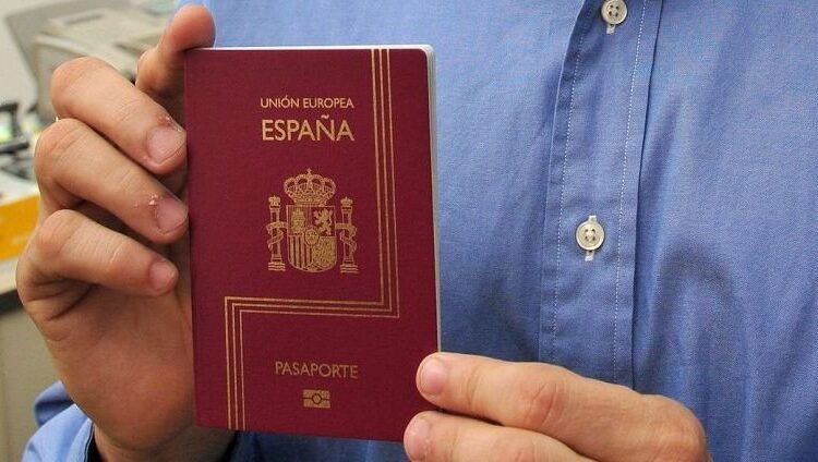 المغاربة.-في-صدارة-المجنسين-بإسبانيا-لعام-2025