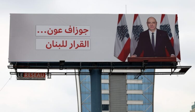 عون-يتهم-إيران-بأنها-تستخدم-لبنان-“كورقة-ضغط”،-والجيش-الإسرائيلي-يعلن-عن-خسائر-في-صفوف-ضباطه